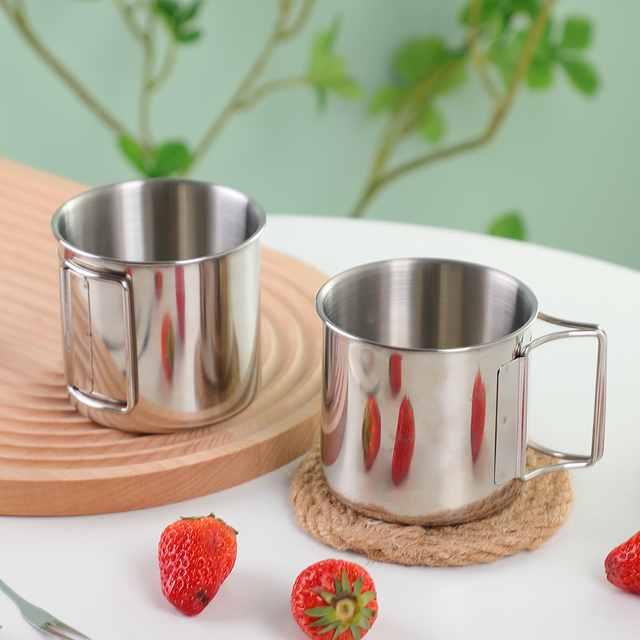 Outdoors Cup Campingbecher aus Edelstahl mit klappbarem Griff