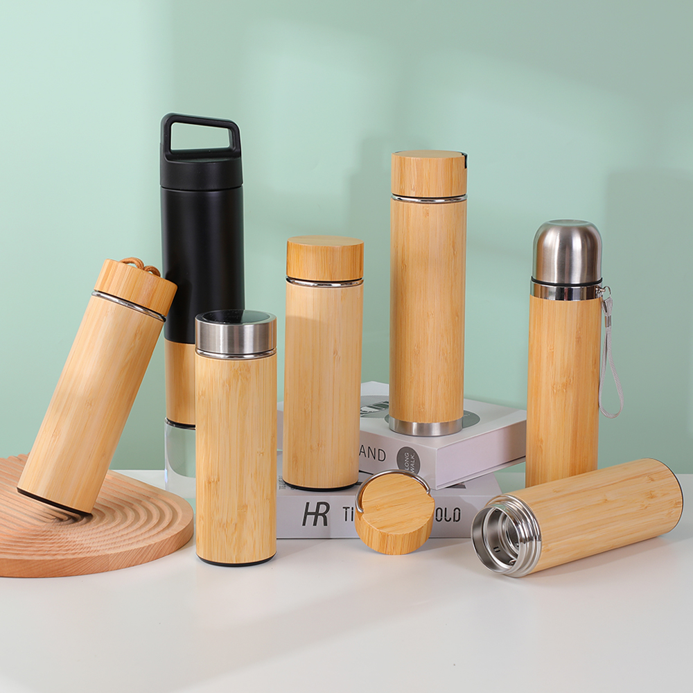 Isolierte Wasserflasche aus Edelstahl mit Bambusmalerei-Design